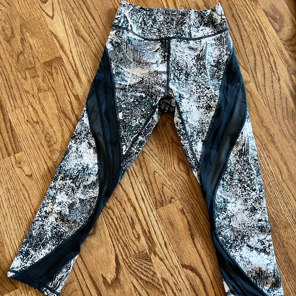Lululemon crop workout pants. Size 4. Great condition